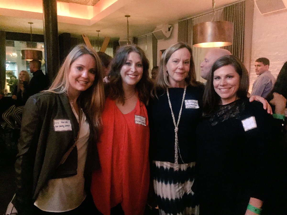 ezlistening's tweet photo. Annual #ICSCmocial "Liz Pic!" So good to see everyone! https://t.co/0pZEfVbJd3