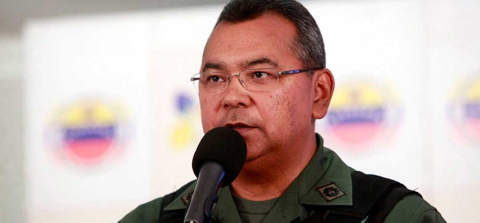 UNoticias's tweet image. Ministro Néstor Reverol oficializa despliegue patrullero de carreteras bit.ly/2aSdfyh