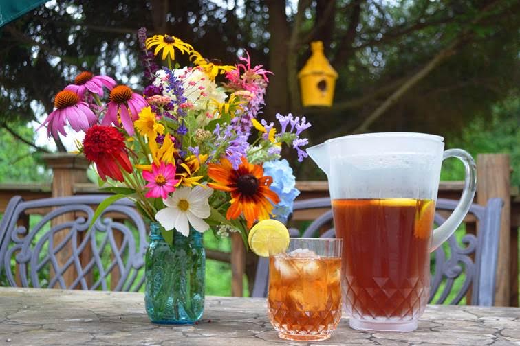 bigelowtea's tweet photo. It’s prime #icedtea season! Try these flavors over ice. https://t.co/BTrVYtbKZ1 https://t.co/0Ud0ZJN8zu