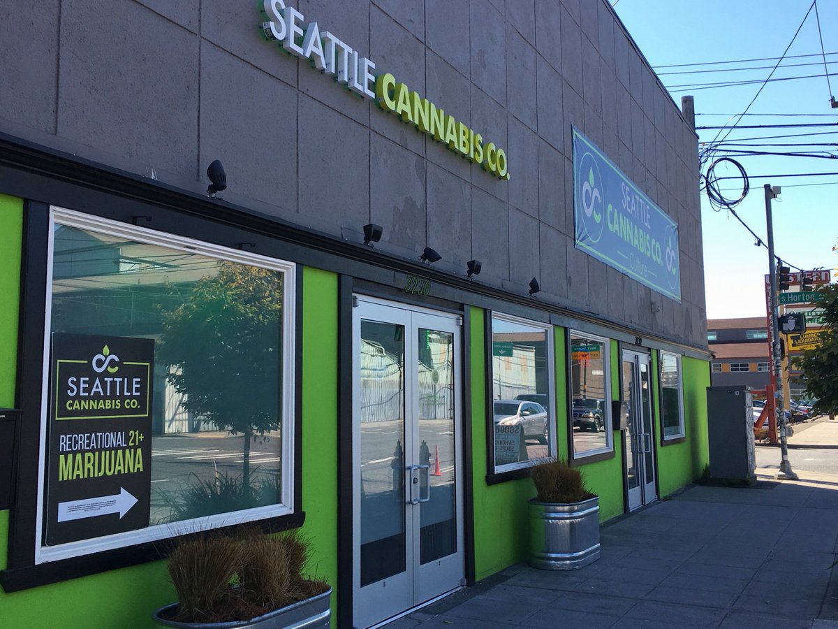 Wiki_Leaf's tweet photo. Another @Carlysieg spotting @SeattleCannaCo. #AbusiveOG $10 for 1G. Check them out: https://t.co/Ata2aH0j6w https://t.co/bCtuStTtAe