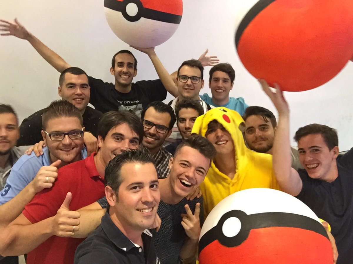 _israelmontes_'s tweet photo. Buen rato en el @CCTHADER haciendo el #Pikachu #despedidadesoltero #pokemon #PoquemonGo https://t.co/r7Z4mBdviI