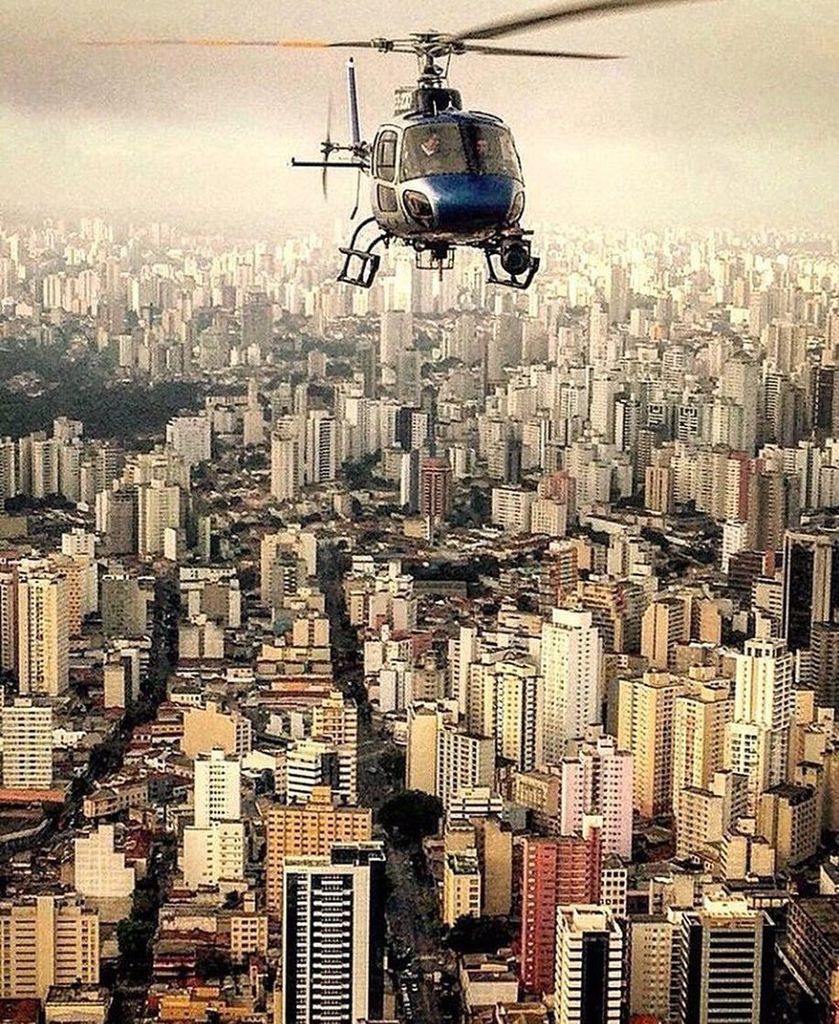 projeto_spcity's tweet photo. Que lugares vocês identificam nessa linda foto by @pafasanella ? 🚩 #saopaulocity #helicopt… https://t.co/HBYDF6VOii https://t.co/7sLgjNwH2u