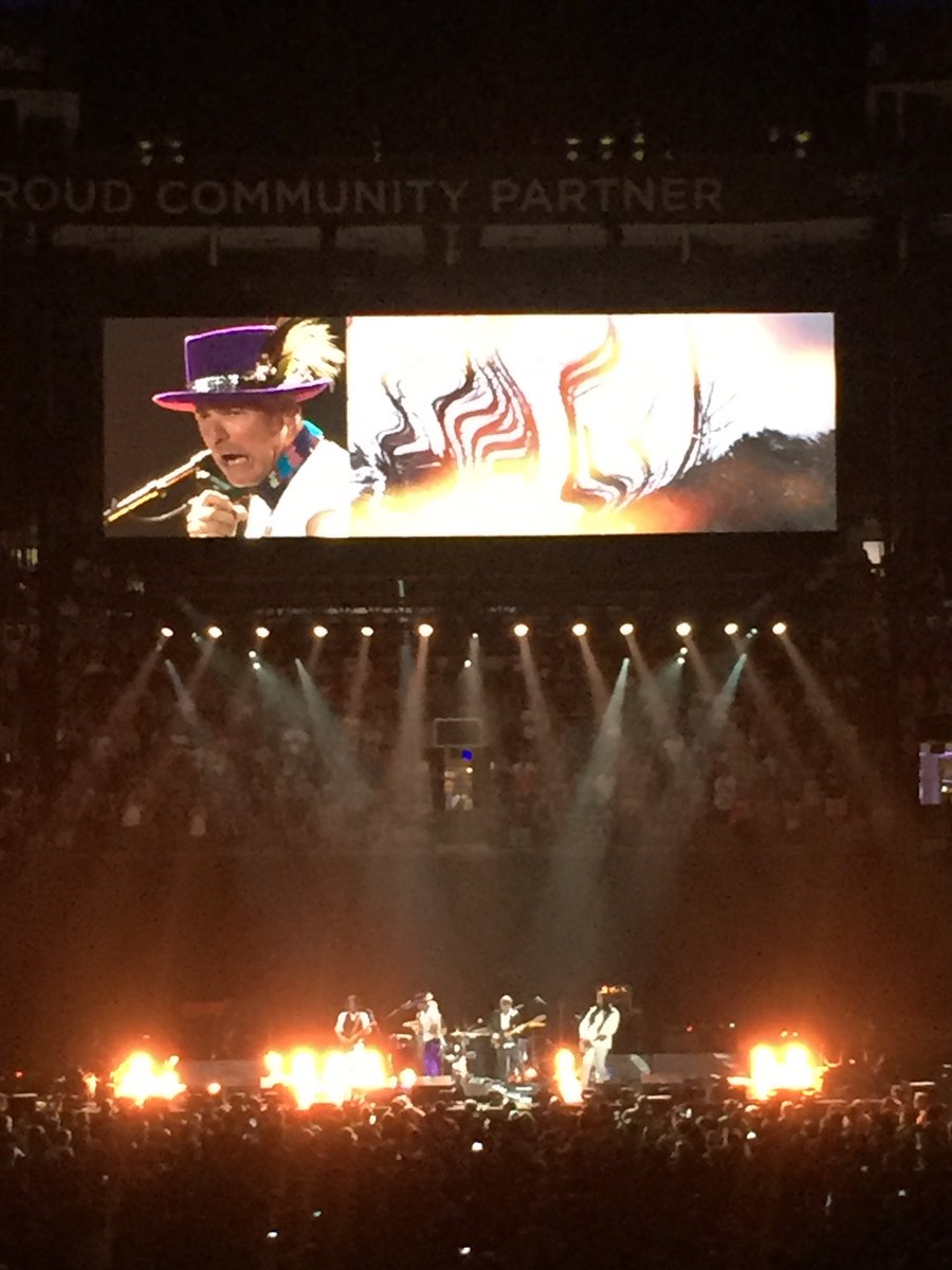 3000ways's tweet image. In a world that's possessed by the human mind.  #ManMachinePoemTour