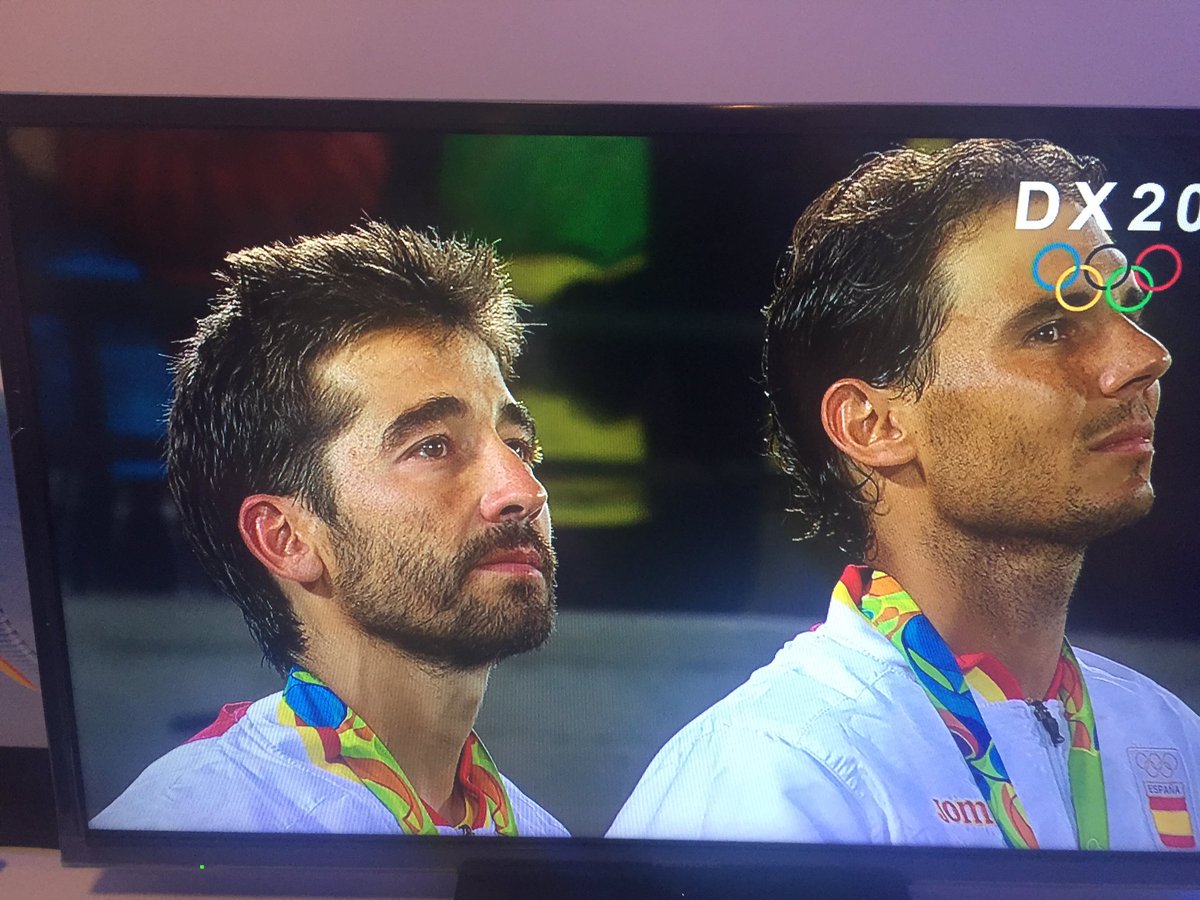 Muy GRANDES <a href="/RafaelNadal/">Rafa Nadal</a> y <a href="/marclopeztarres/">marc lopez tarres</a>!! Muchísimas felicidades por darnos otra Gran medalla de #oro! #Rio2016