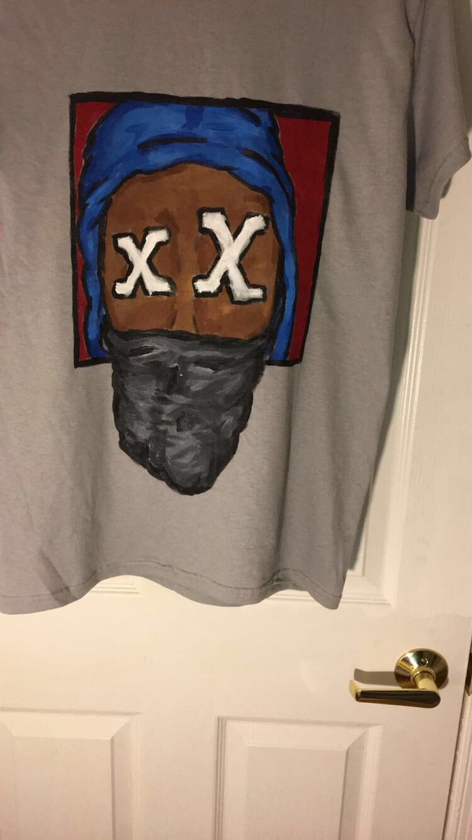 BlowMe_OrVANIsh's tweet photo. Unreleased designed that been in the vault ๐:: how y'all feel bout these ๐ค #1of1 #handpaintedapparel https://t.co/usbo3P6hZI