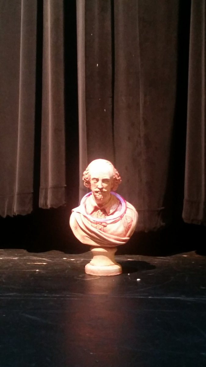 RosebarnTheatre's tweet photo. Intermission. All by himself. #RBT #WillAbridged https://t.co/Mhq2pLPoTu