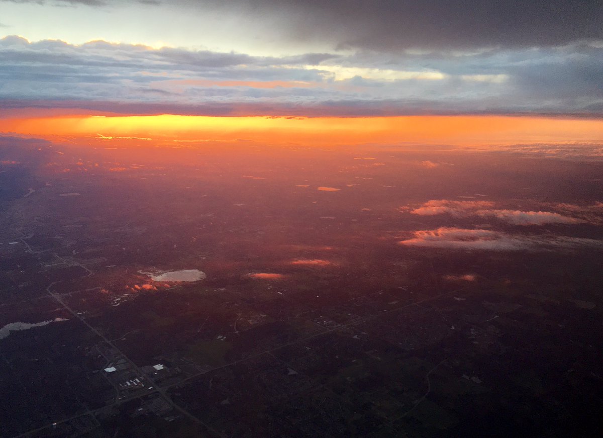 martin_m_mcd's tweet photo. Incredible views as we're taking off from Minneapolis. #midairtweet https://t.co/YNnf7wQFWo