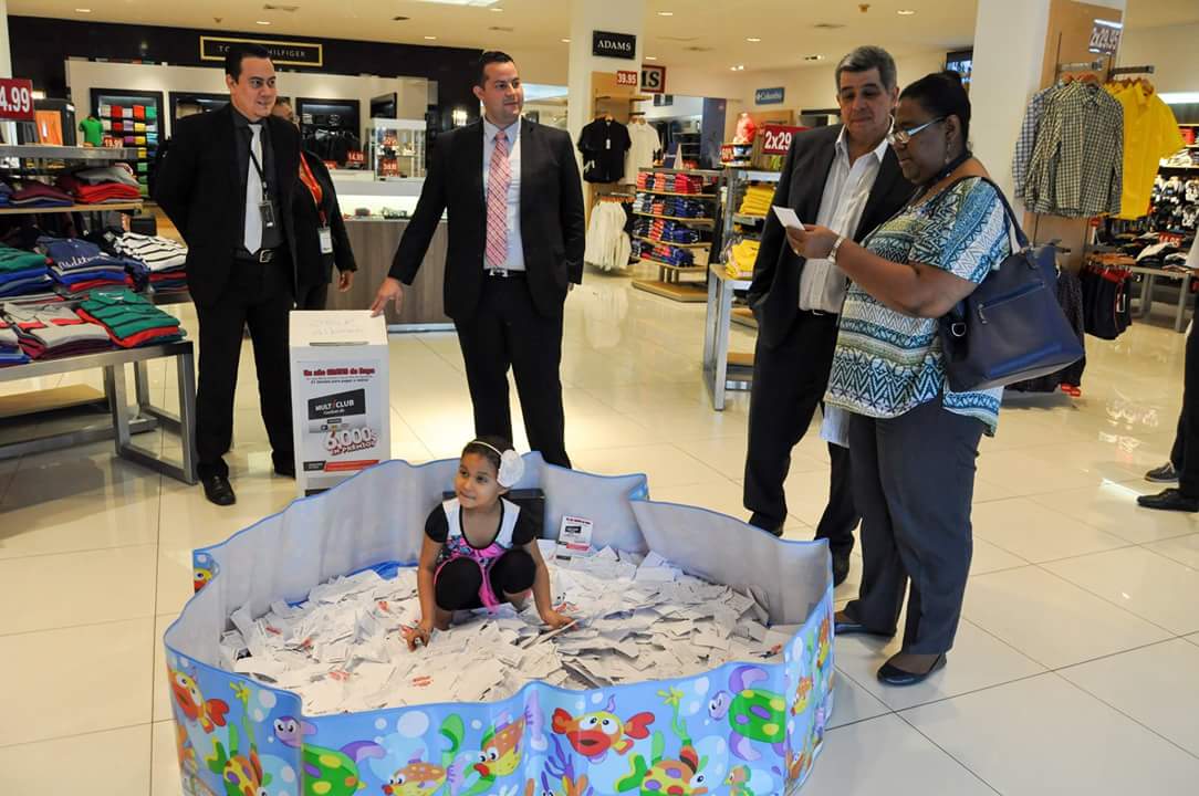 AdamsStorePTY's tweet image. Felicitamos a Miguel Miguel Berna, Rocio Arza y Rita Solís ganadores de la tómbola ropa gratis por un año.