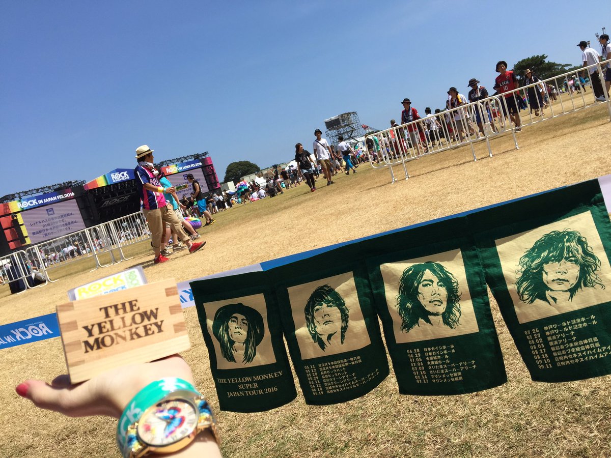 lovinw18's tweet photo. そろそろ始まるよー🌞
天国ーーーー❤
#THEYELLOWMONKEY
#ロッキン #RIJF2016 https://t.co/g8UxLad5Zd