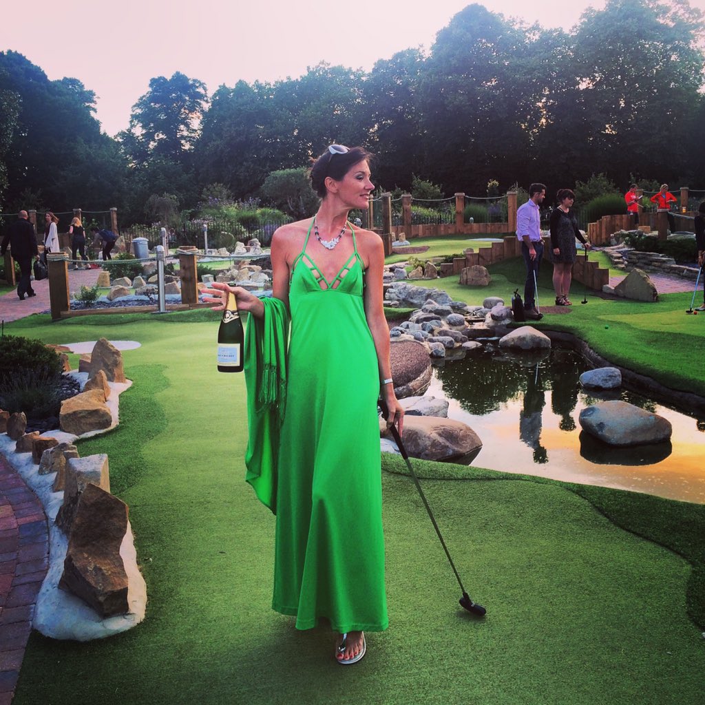 HannahAtGenuine's tweet photo. Loving the #PuttinthePark vibe, but the no glass policy has to be challenged ;) @ollybarnes @OliviaMeeLDN @bartymee https://t.co/8YEfo7xIkj