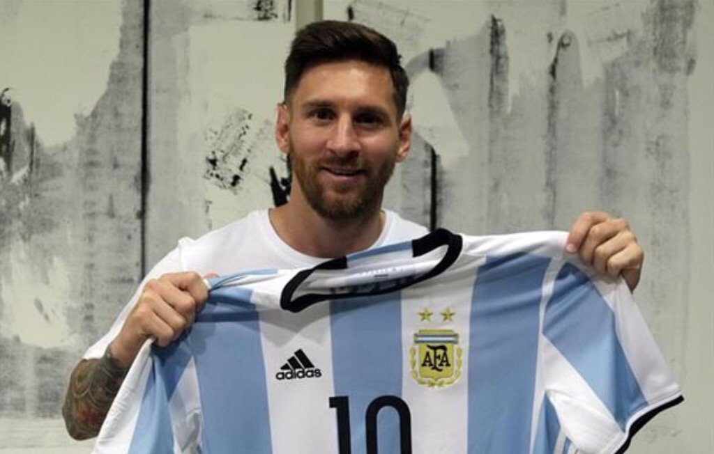 VILLALVAZO13's tweet photo. #Messi, anuncia su regreso a la selección. "Amo demasiado a mi país y a esta camiseta", escribió en un comunicado. https://t.co/tIDus9WlVx
