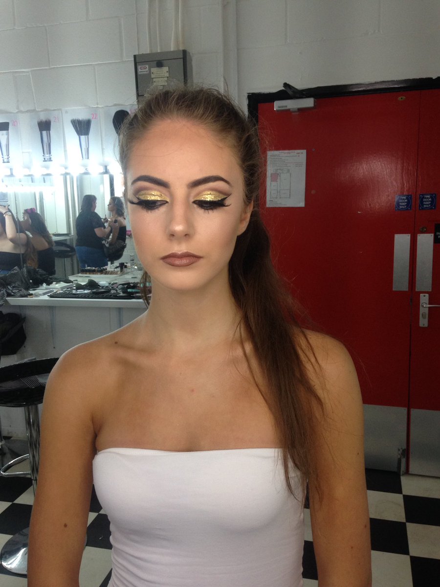 Hattyd_'s tweet photo. Couldn't have asked for a better model today at @NORTHEASTMAKEUP So gorgeous!! 
Model- Esme McGhee https://t.co/dScJHo9brr