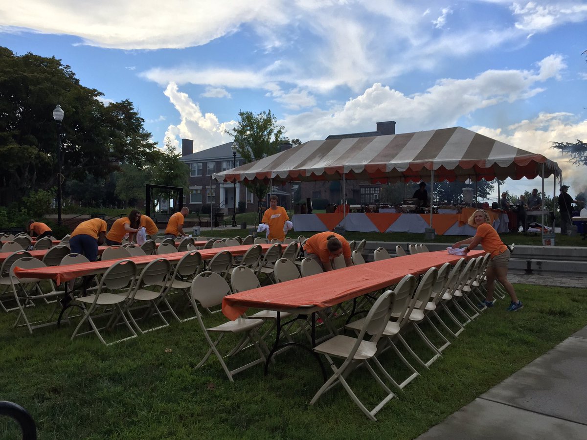 utkllc's tweet photo. We're drying off after a brief rain shower, but the weather is perfect now! We'll see you 6-8 PM! https://t.co/FOZmIrKpMr