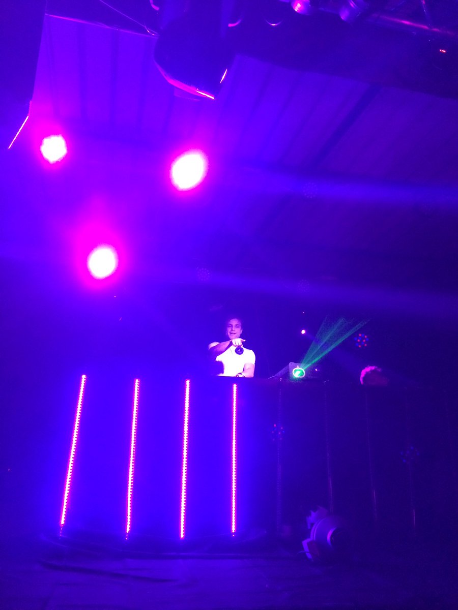 AnzejP's tweet photo. @nobramusic killin' it @ SummerSpark!!! #nobra #summerspark #linerunner #wcbb https://t.co/loPdvX6bIt