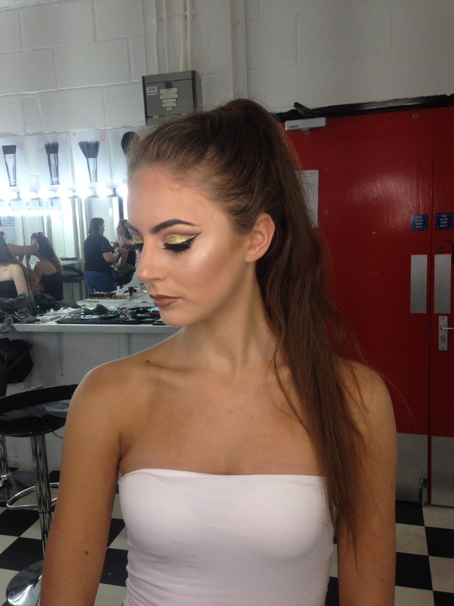 Hattyd_'s tweet photo. Couldn't have asked for a better model today at @NORTHEASTMAKEUP So gorgeous!! 
Model- Esme McGhee https://t.co/dScJHo9brr
