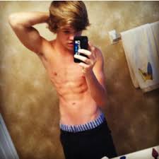 Hi I'm Logan I'm crushing and single I'm straight sorry guys I'm crushing on <a href="/MythicalDaint/">αѕнєя</a>