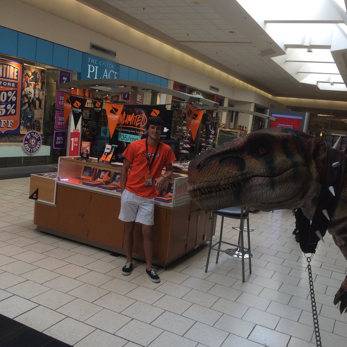 kolwireless1's tweet photo. Come meet our pet dinosaur today! #BoostDealz #BoostYourLife https://t.co/NrX0E8yO7W
