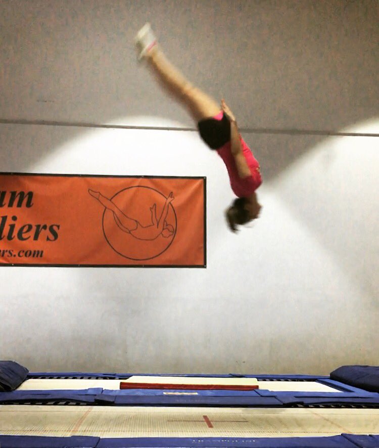 AmandaMcNally's tweet photo. Just upside down. #trampoline #stunt #somersault #fitness #training https://t.co/1IYJPxUcjL