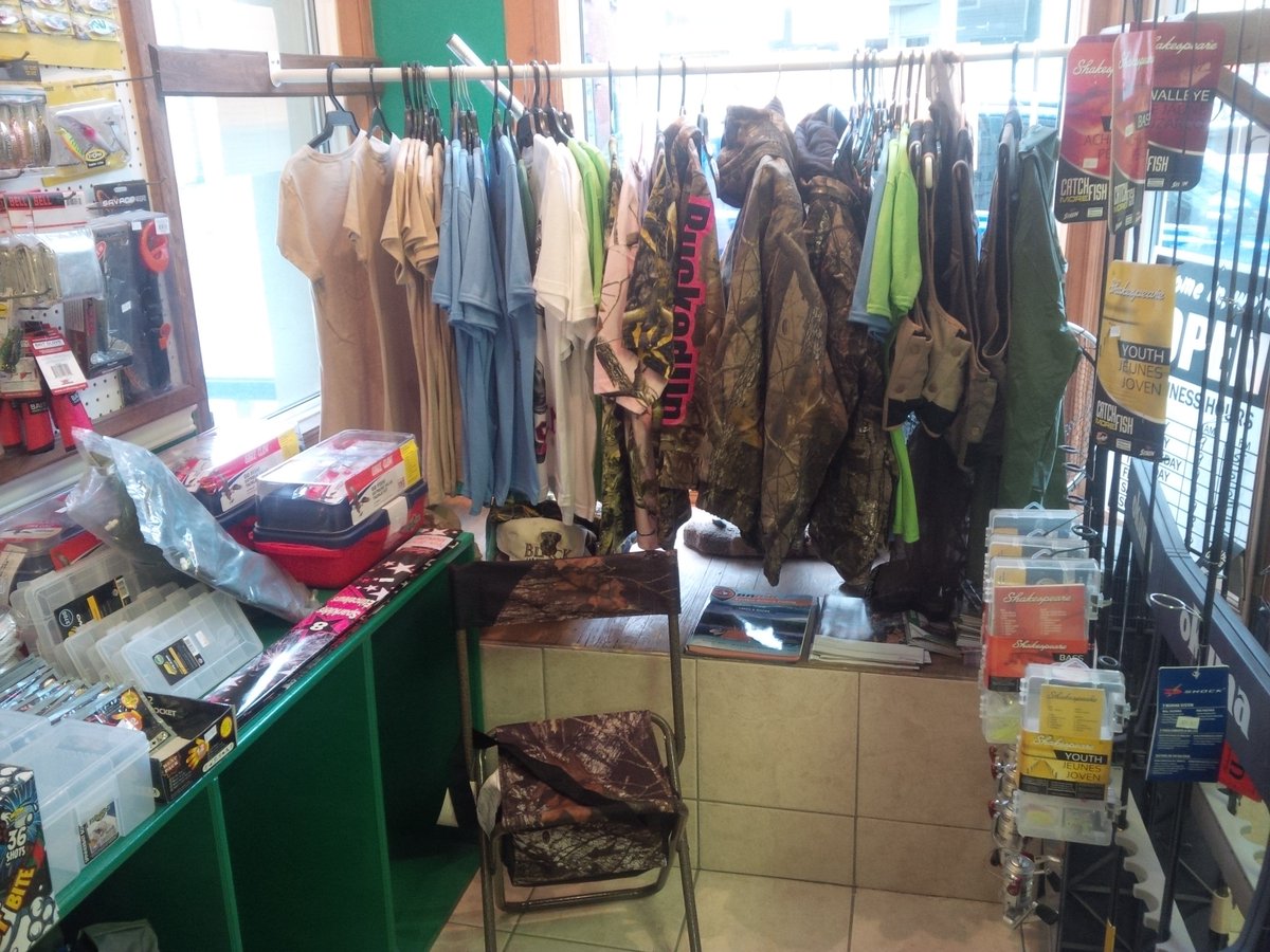 tweedbaitandta1's tweet photo. All clothing 40% off in store. . Vigor Eyewear $44.95 or 2 for $75 Reg $75 each. In Store only https://t.co/ZBBwDZDbRa