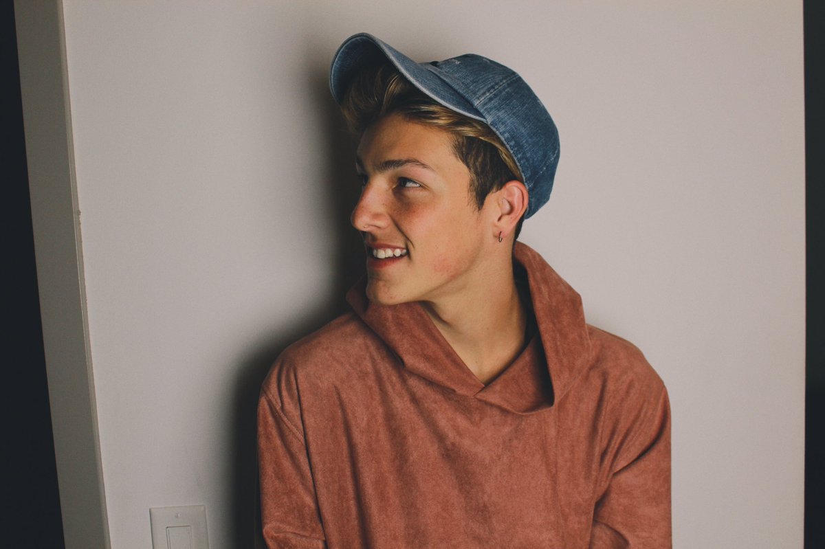 TaylerHolder's tweet photo. smile..💕 you look better that way😘 https://t.co/UxJ3j8SNk8