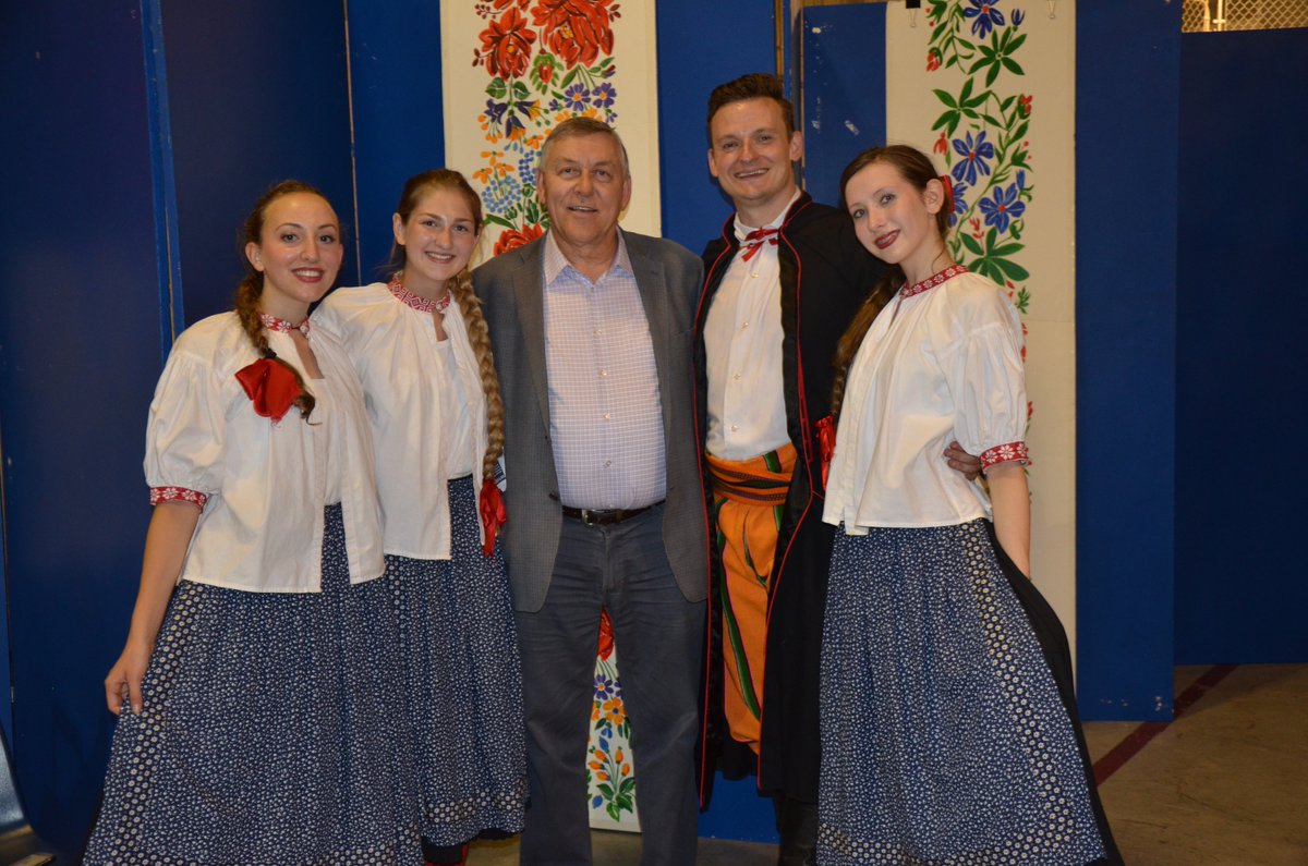 JimJimmaloway's tweet photo. The Polish Pavilion gave me a chance to meet Gabriela, Alyssa, Martin &amp; Megan, great performers  #folklorama47 https://t.co/6wXZuXdkF0