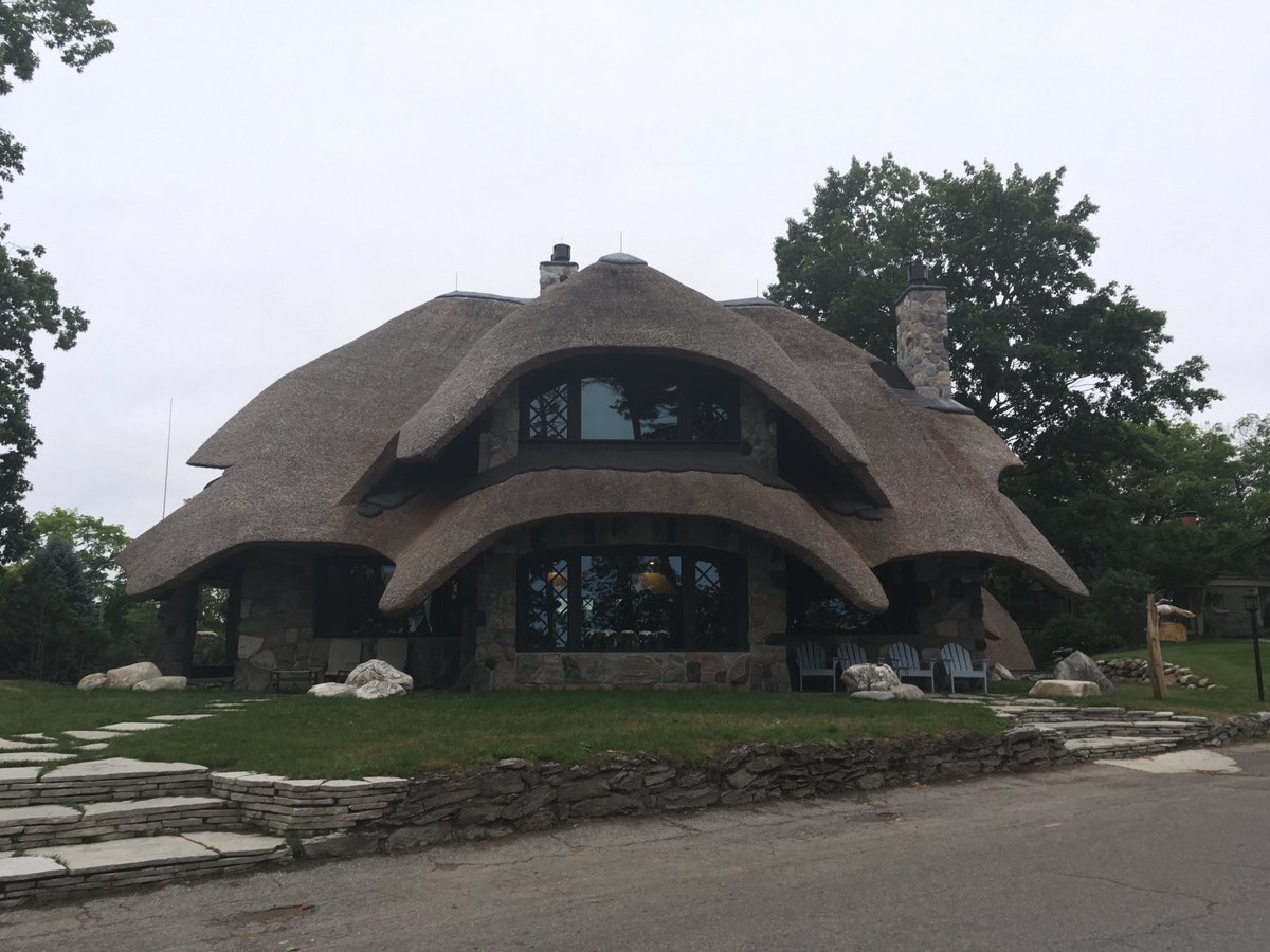 MittenStatePro's tweet photo. Mushroom house! #lmbtours #shorelinewest #mibicyclists https://t.co/5GL4WubS12