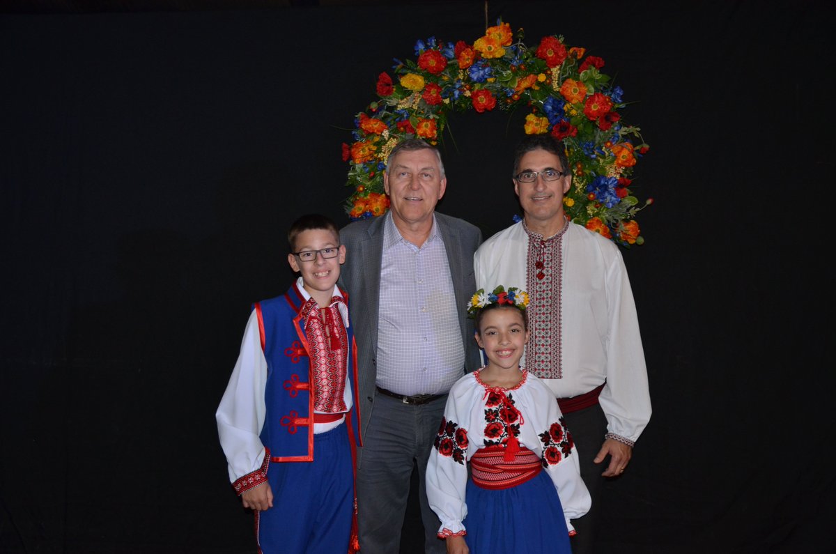 JimJimmaloway's tweet photo. Got the chance to meet Douglas, Ivan &amp; Isabel Tkach at the Ukrainian Pavilion #folklorama47 https://t.co/jiAAQ7NIZO