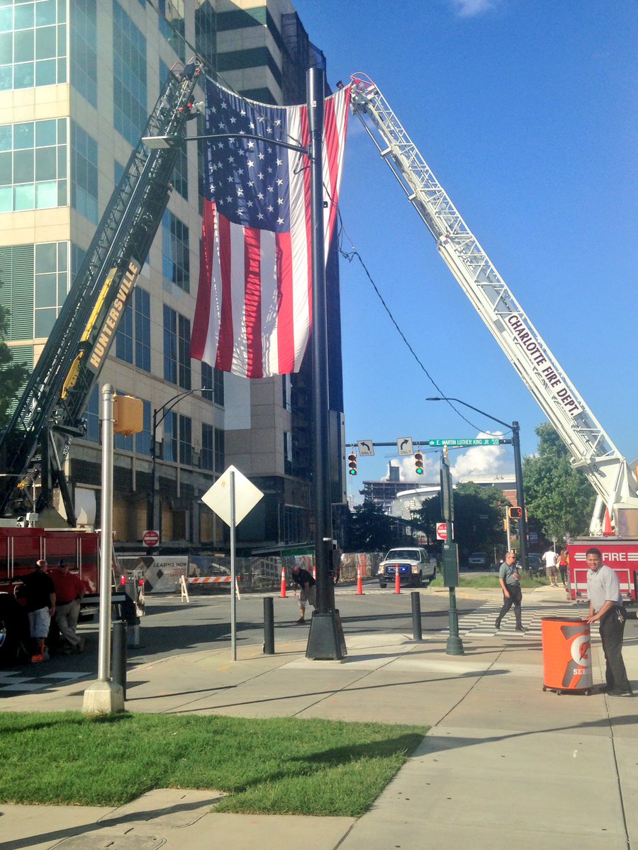 Huntersville_FD's tweet photo. Our Ladder 1 in Uptown Charlotte supporting the #QCFest for #SAFRE2016 #NCfireUnited https://t.co/eqx69V2M9D