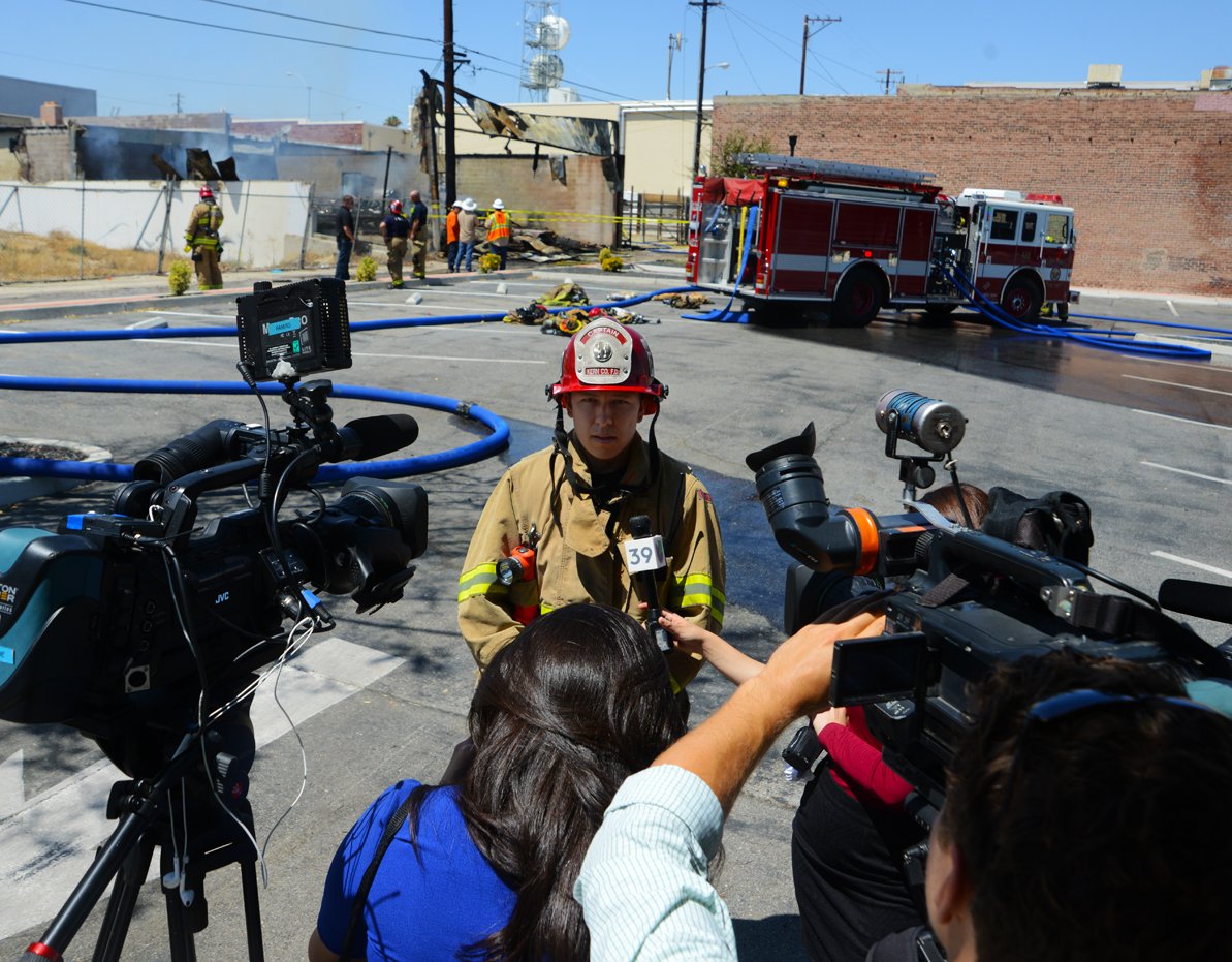 Midwaydriller's tweet image. #KernCountyFire PIO Tyler Townsend goes live on the noon news at 2-alarm fire in Taft Thursday
