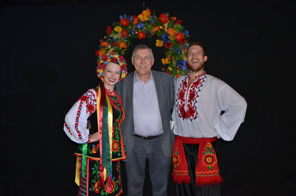 JimJimmaloway's tweet photo. When you go to the Ukrainian Pavilion you have to meet Dreya Bailes &amp; Michael Ewashko #Folklorama47 https://t.co/VeAOB40Jwm