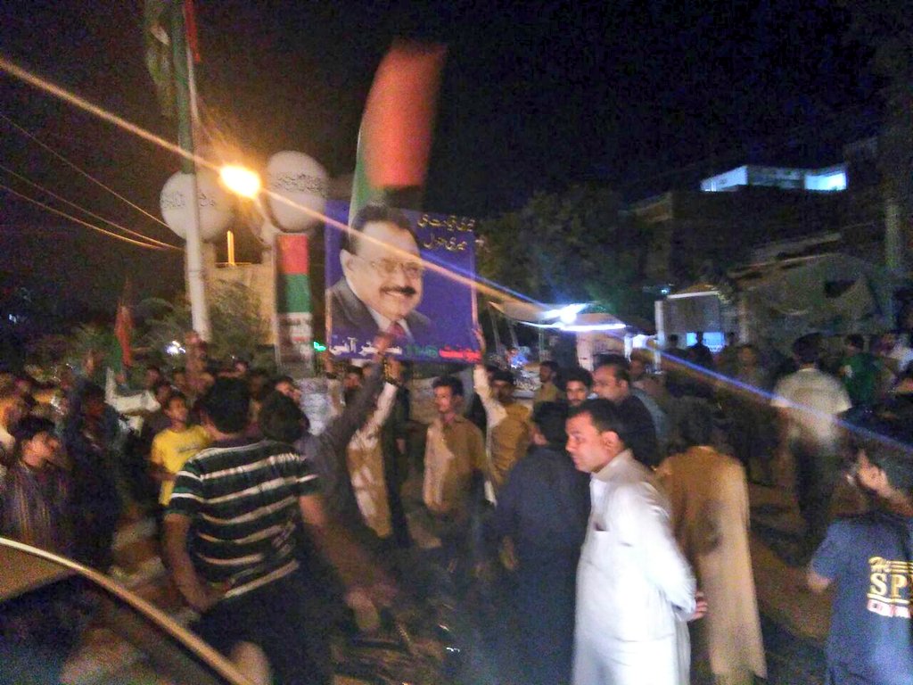 ZafarKzRajput's tweet photo. #MQM workers celebrating independence day at #KhudaHafiz Chowk Hyderabad. #SectorI #PakistanZindabad https://t.co/bXUUhQRYuo