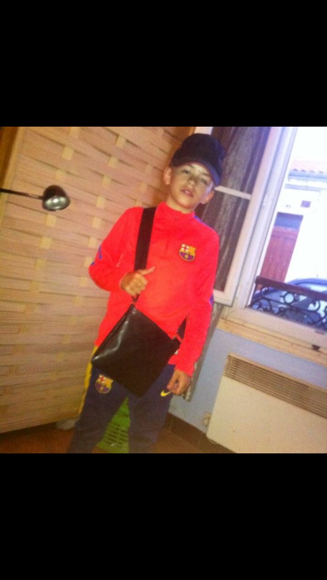 RoBzTanK's tweet photo. Ptdrrrrrrrrr calmez les 2005 la svp https://t.co/JQSJHcMkyR