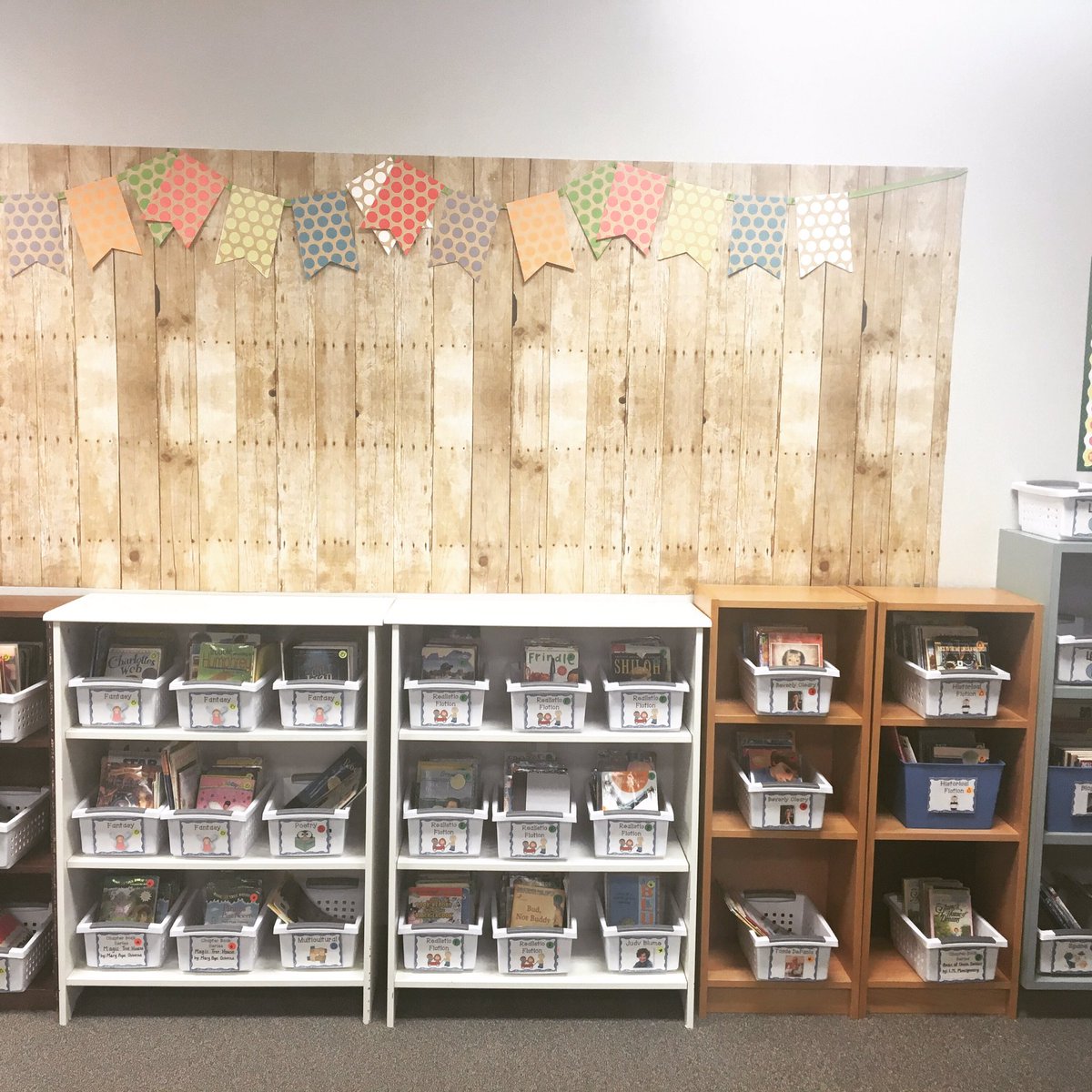 kayla_jones86's tweet photo. #gettingexcited #libraryfacelift https://t.co/taLFY8kNO0