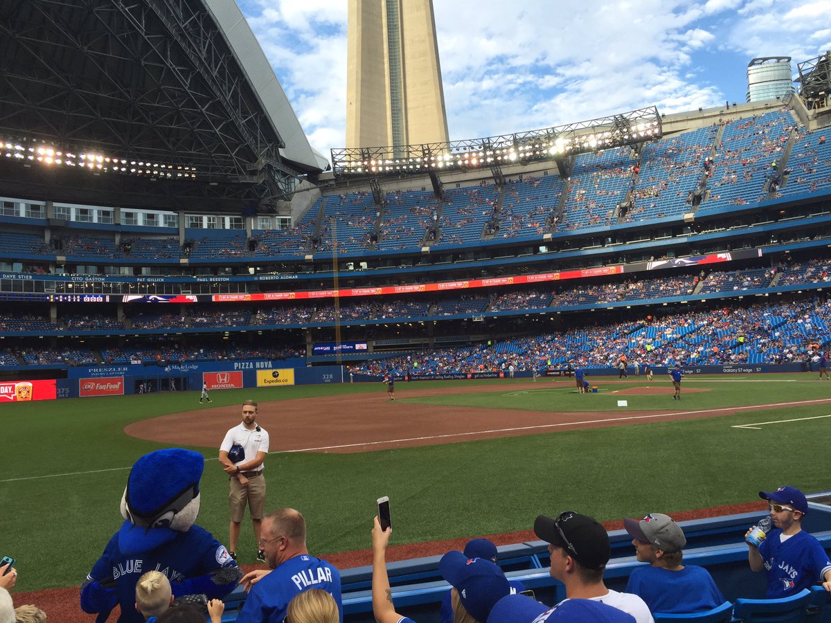 A____Williams's tweet photo. JAYS GAME!!!! w/ @hollyblinn Here we go!!!! #BlueJays #baseball #3rdbaseline https://t.co/xVb2OD3eVP