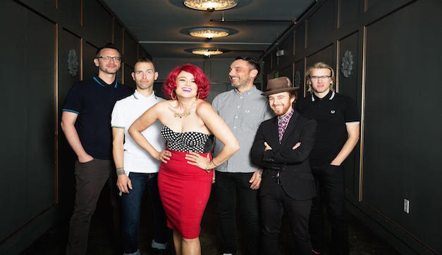 ChilangoCom's tweet photo. ¿Qué es lo que más recuerdas de los 90s? Hablamos con Save Ferris sobre su show en Ska Fest https://t.co/crNY997AId https://t.co/l7Ck5Kw9Qe