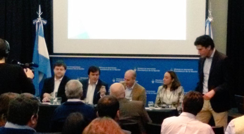 JuanMBarrero's tweet photo. Gracias a todos los que hacen que @PRODUCCION_ARG y @AgroindustriaAR trabajen juntos por los #agroemprendedores https://t.co/jhihZPkU88