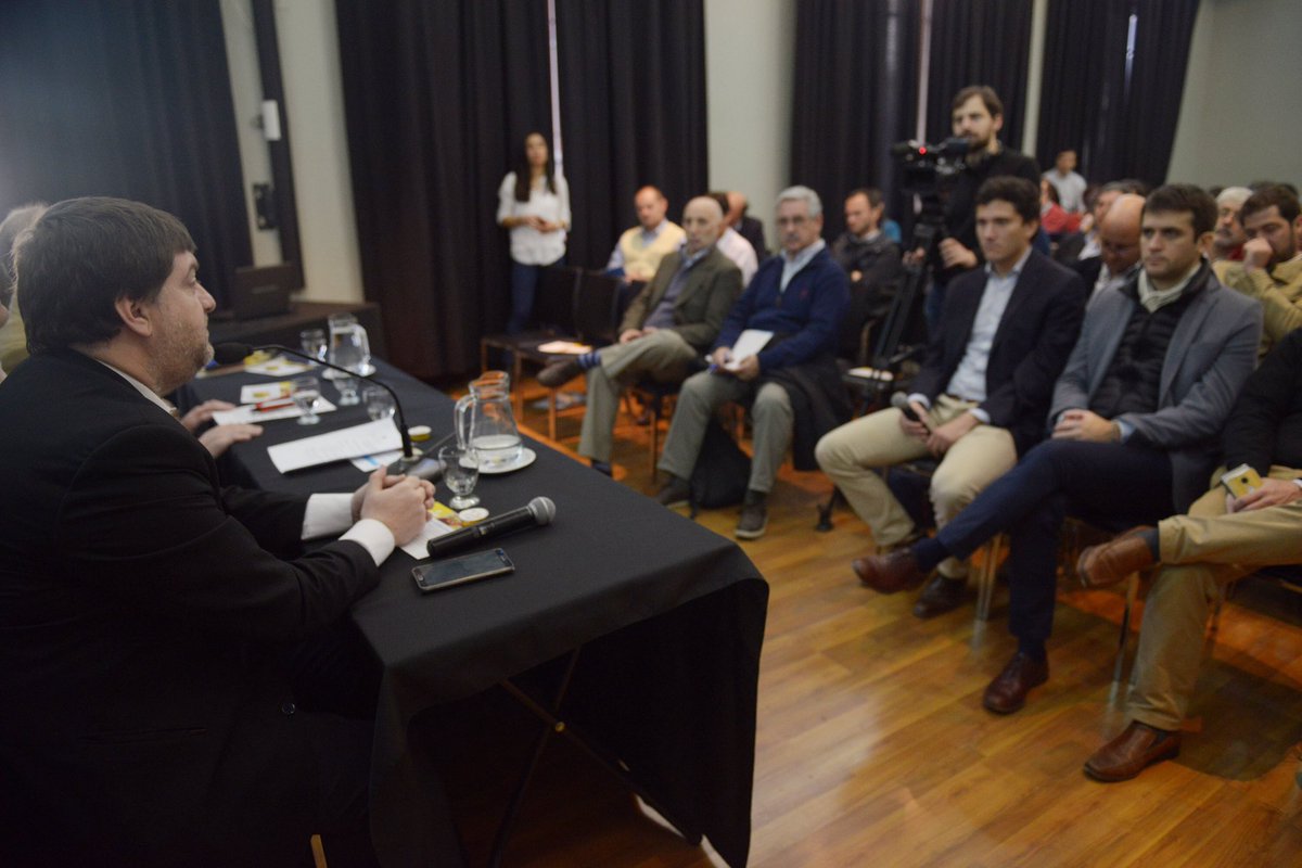 JuanMBarrero's tweet photo. Gracias a todos los que hacen que @PRODUCCION_ARG y @AgroindustriaAR trabajen juntos por los #agroemprendedores https://t.co/jhihZPkU88