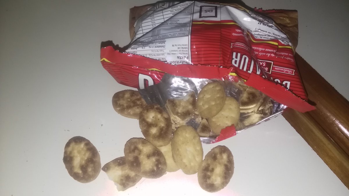 gabitoc9's tweet photo. #Donsatur dicen que los chocolates kinder son cancerígenos...y Bosnia??? https://t.co/ZqBjxMFgoD