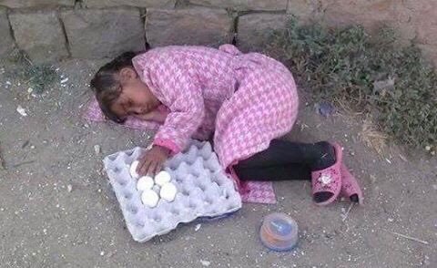 MR_Rashid13's tweet photo. الحياة: 
"بيضة" بإيدها.. و"سودة" بعينها https://t.co/jMGjxxiAtv