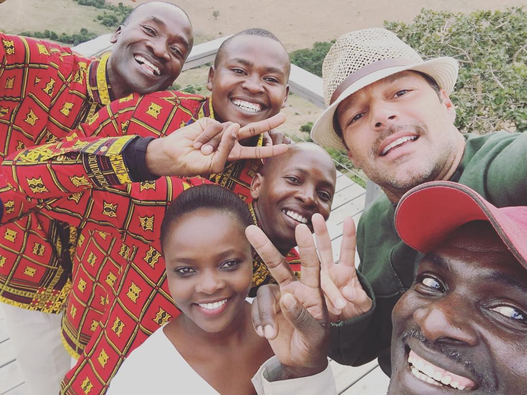 ZonaCunOficial's tweet image. Así se despidió el cantante #RickyMartin de su periplo por #Kenya y #Tanzania en #África luego de su mágico viaje.