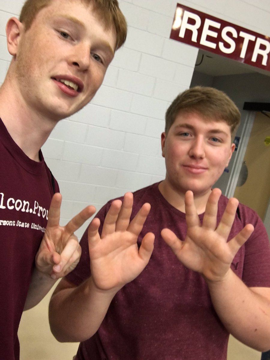 rogerthat_08's tweet photo. When you find your birthday twin #twinning  #WW2016 https://t.co/gzUCLZEasX