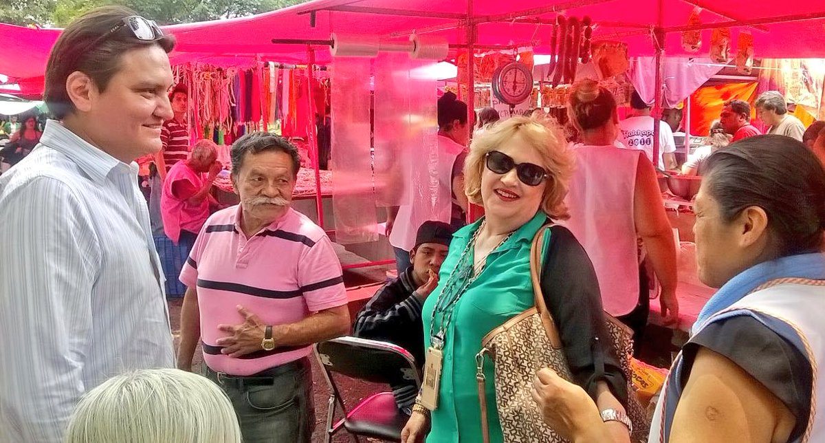 jakbonilla's tweet photo. Una vez más, @LORENAGAMBOAMEN luce su excelente relación con #Coyoacan #YoConMéxico #Tiangus https://t.co/NCswGtr924