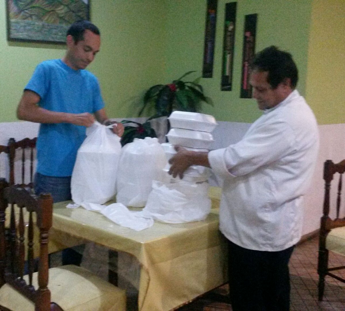 AVSOriental's tweet photo. Disfrutamos #CercaDeTi2016 Obsequiando almuerzos para las comunidades. https://t.co/Qx3vxoPZ8m