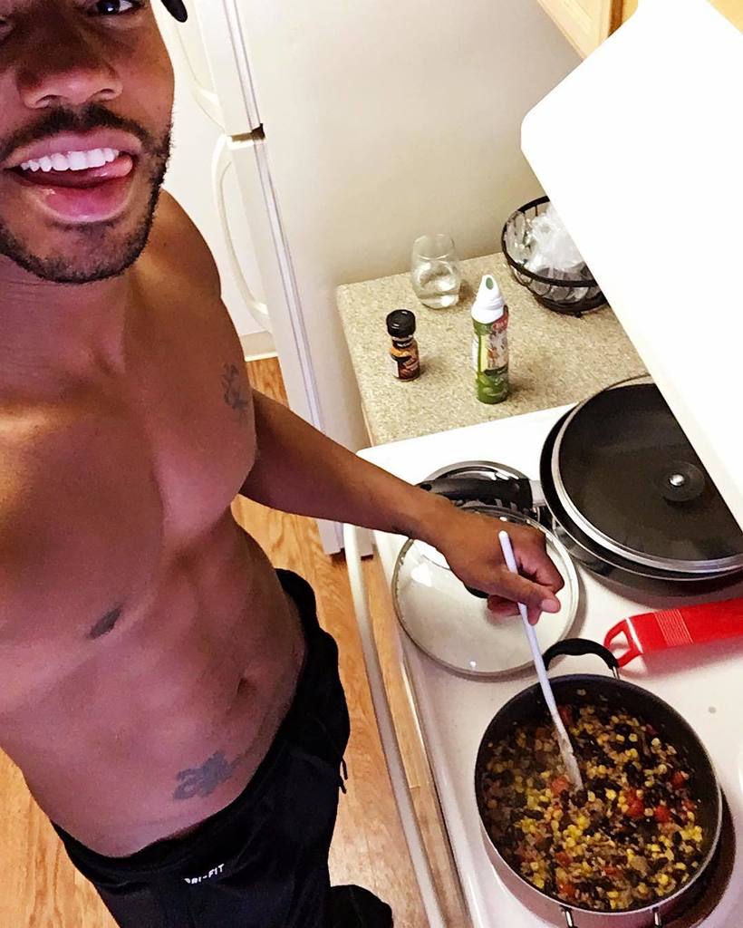 itsakeiththing's tweet photo. Fun fact: #cooking Makes me #happy.
#eating gives me #LIFE
#eatclean
#traindirty
#circleo… https://t.co/r1kX16oVfj https://t.co/aSmrhxG6ft
