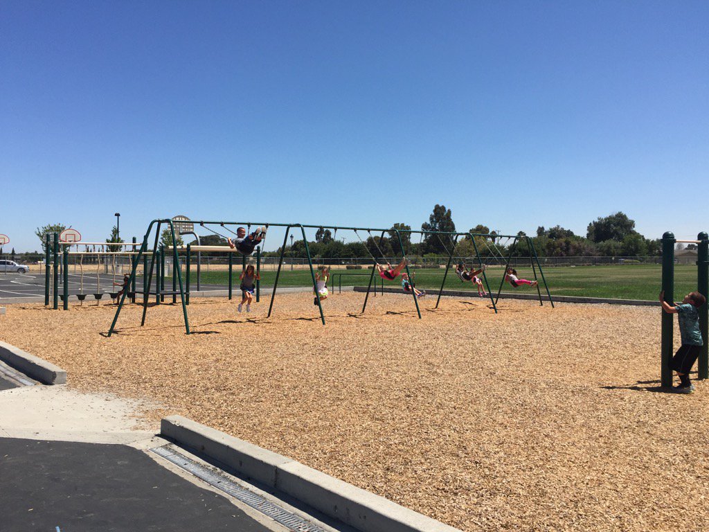 MCSprincipal1's tweet photo. 2nd graders earn free time after PE #swinginfun https://t.co/yFqZ1QTFA6