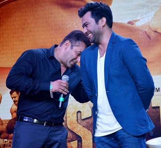 singhmighty's tweet photo. @SKEgyptiansFC @princehusain786 @SKPlzVisitEgypt
Jai ho 🚩🚩🚩🚩🚩 @BeingSalmanKhan #SultanInEgypt https://t.co/V9BStKgc9E