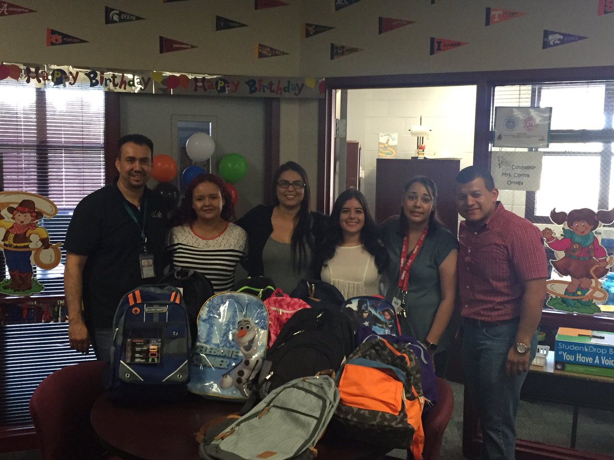 MRidge_ES's tweet image. Building community relations!! Thank you #dishnet for donating student backpacks &amp;amp; supplies!! 📓✏️📐🖍  #TeamSISD