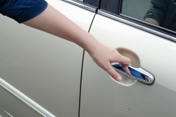 SmogQuik's tweet photo. How To Avoid #Door Dings. #vehicle #auto https://t.co/qENoAlmswQ https://t.co/lOZh6Q8Rbk
