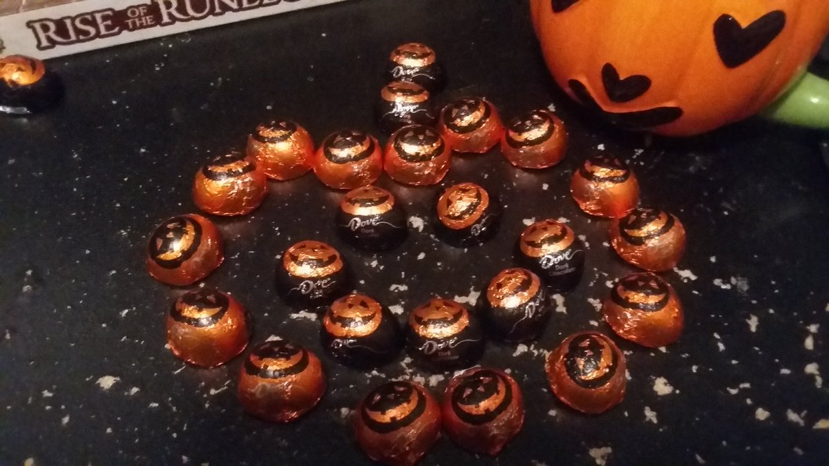 LivingHalloween's tweet photo. First candy of the year! The season is upon us! #Halloween https://t.co/OUMA1fUh04