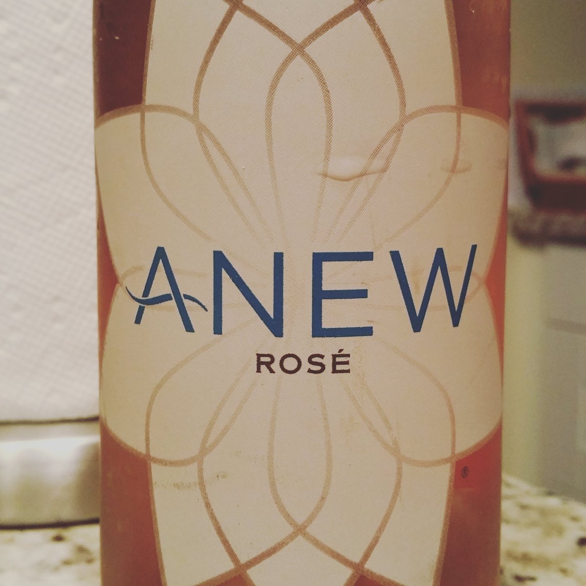 she_loves_wine's tweet photo. 39C w #humidity in #Toronto. Calls 4 #Rosé #wine. @anewwines  #washingtonstate #columbiavalley #sheloveswine #tgif ❤ https://t.co/MJUEVpCN9S
